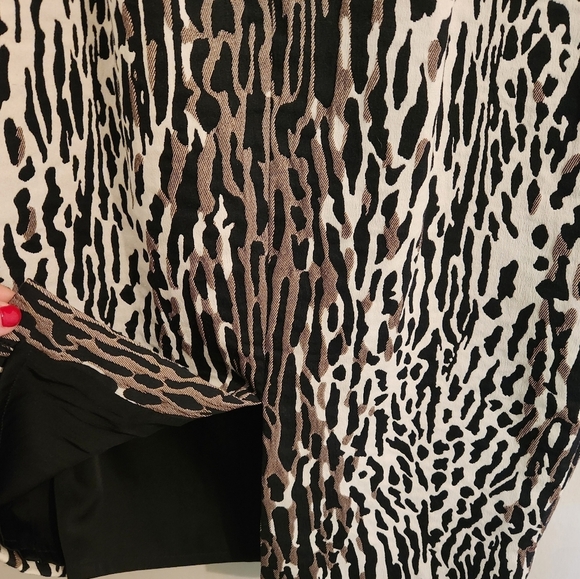 St. John Size 2‎ Black White Leopard Jacquard Sheath Dress | Like New - Picture 10 of 16